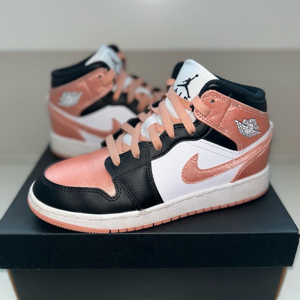Jordan Kids Sneakers in Black and Pink